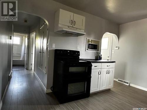 205 Taylor Street, Neudorf, SK - Indoor Photo Showing Kitchen