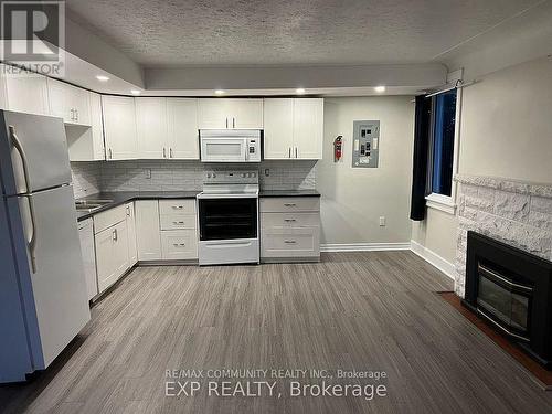 1031 Fennell Avenue E, Hamilton, ON - Indoor Photo Showing Kitchen