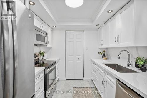 1404 - 33 University Avenue, Toronto (Bay Street Corridor), ON - Indoor Photo Showing Kitchen With Upgraded Kitchen