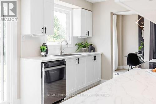 987 Garden Avenue, Innisfil (Alcona), ON - Indoor Photo Showing Kitchen