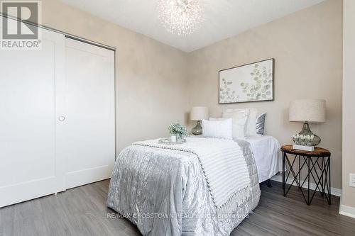 987 Garden Avenue, Innisfil (Alcona), ON - Indoor Photo Showing Bedroom