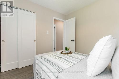 987 Garden Avenue, Innisfil (Alcona), ON - Indoor Photo Showing Bedroom