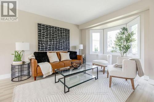 987 Garden Avenue, Innisfil (Alcona), ON - Indoor Photo Showing Living Room