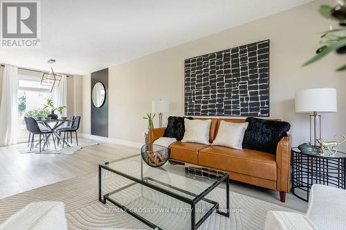 987 Garden Avenue, Innisfil (Alcona), ON - Indoor Photo Showing Living Room