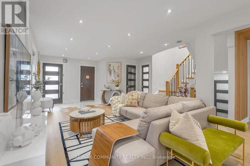 33 Umbria Crescent, Vaughan (West Woodbridge), ON - Indoor Photo Showing Living Room