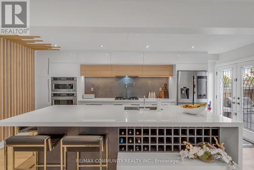 33 Umbria Crescent, Vaughan (West Woodbridge), ON - Indoor Photo Showing Kitchen With Upgraded Kitchen