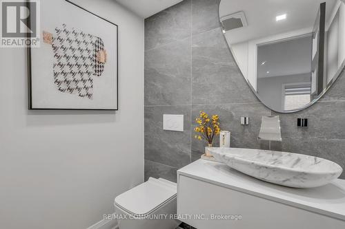 33 Umbria Crescent, Vaughan (West Woodbridge), ON - Indoor Photo Showing Bathroom