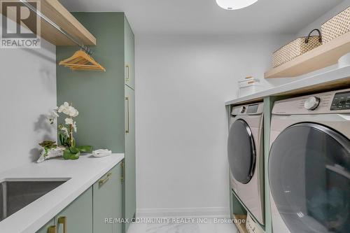 33 Umbria Crescent, Vaughan (West Woodbridge), ON - Indoor Photo Showing Laundry Room