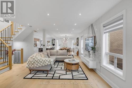 33 Umbria Crescent, Vaughan (West Woodbridge), ON - Indoor Photo Showing Living Room