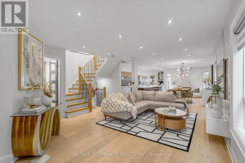 33 Umbria Crescent, Vaughan (West Woodbridge), ON - Indoor Photo Showing Living Room