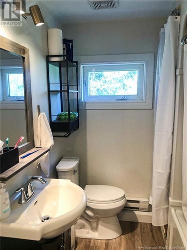 23 Hedgeview Drive, Fredericton, NB - Indoor Photo Showing Bathroom