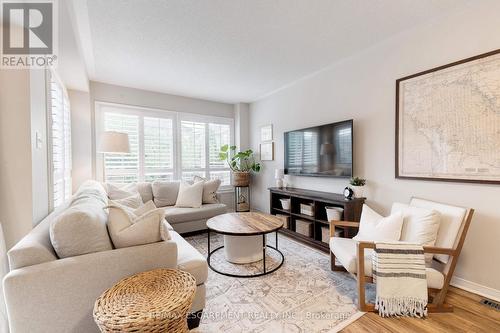 5647 Stella Lane, Burlington, ON - Indoor Photo Showing Living Room