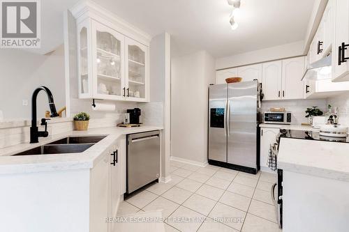 5647 Stella Lane, Burlington (Appleby), ON - Indoor Photo Showing Kitchen With Double Sink With Upgraded Kitchen