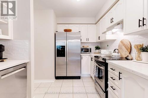 5647 Stella Lane, Burlington, ON - Indoor Photo Showing Kitchen