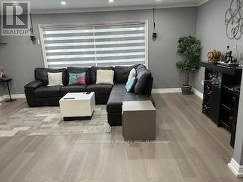 21 Benway Drive, Toronto (Rexdale-Kipling), ON - Indoor Photo Showing Living Room