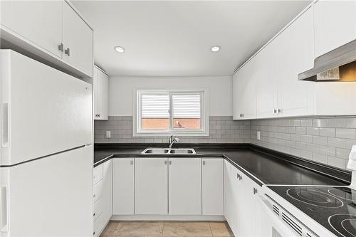 33 Millwood Place, Hamilton, ON - Indoor Photo Showing Kitchen With Double Sink