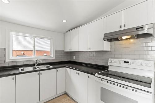 33 Millwood Place, Hamilton, ON - Indoor Photo Showing Kitchen With Double Sink