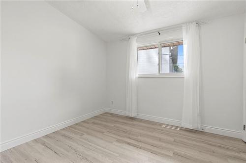 33 Millwood Place, Hamilton, ON - Indoor Photo Showing Other Room