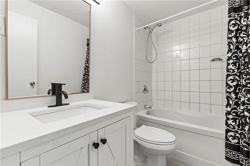 33 Millwood Place, Hamilton, ON - Indoor Photo Showing Bathroom