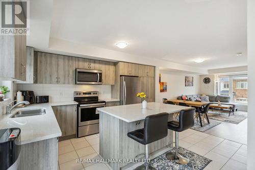 216 Law Drive, Guelph, ON - Indoor Photo Showing Kitchen With Stainless Steel Kitchen With Double Sink With Upgraded Kitchen