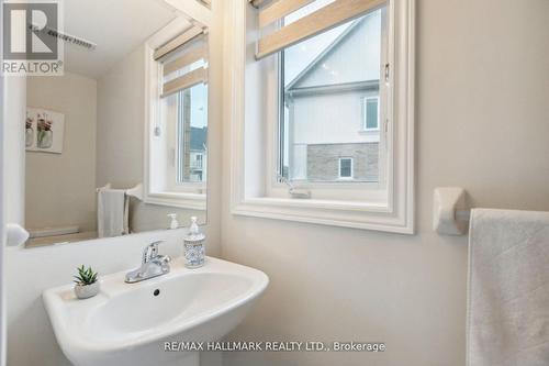 216 Law Drive, Guelph (Grange Hill East), ON - Indoor Photo Showing Bathroom