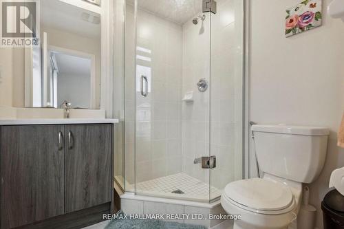 216 Law Drive, Guelph, ON - Indoor Photo Showing Bathroom