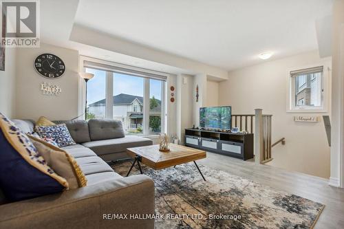 216 Law Drive, Guelph, ON - Indoor Photo Showing Living Room