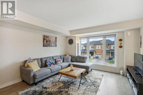 216 Law Drive, Guelph, ON - Indoor Photo Showing Living Room