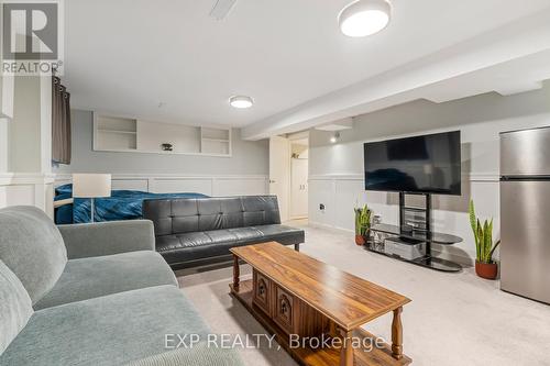 88 Rand Street, Hamilton (Stoney Creek Mountain), ON - Indoor Photo Showing Living Room