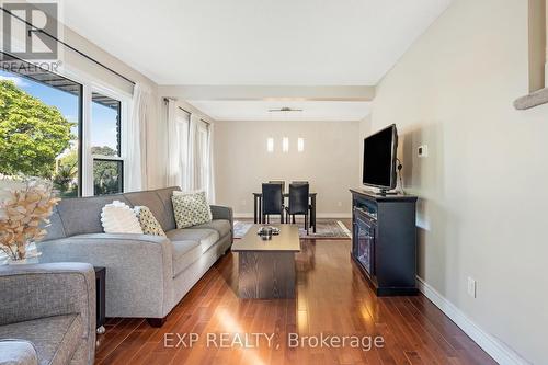 88 Rand Street, Hamilton (Stoney Creek Mountain), ON - Indoor Photo Showing Living Room