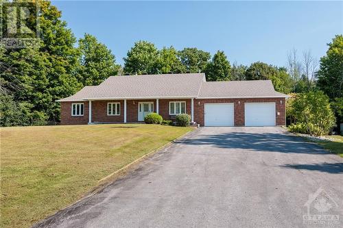 Covered front verandah - 304 Cedar Crest Drive, Carleton Place, ON - Outdoor With Facade