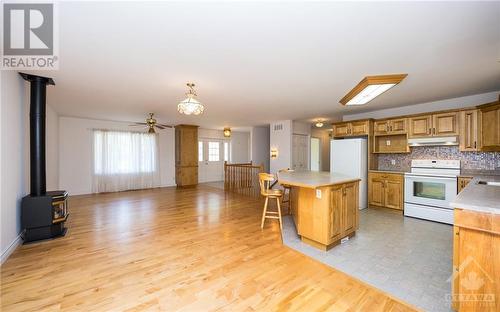 304 Cedar Crest Drive, Carleton Place, ON - Indoor Photo Showing Kitchen