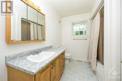 Main bathroom - 