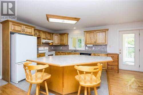 304 Cedar Crest Drive, Carleton Place, ON - Indoor Photo Showing Kitchen