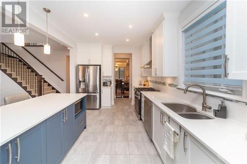 152 Finsbury Avenue, Ottawa, ON - Indoor Photo Showing Kitchen With Double Sink With Upgraded Kitchen