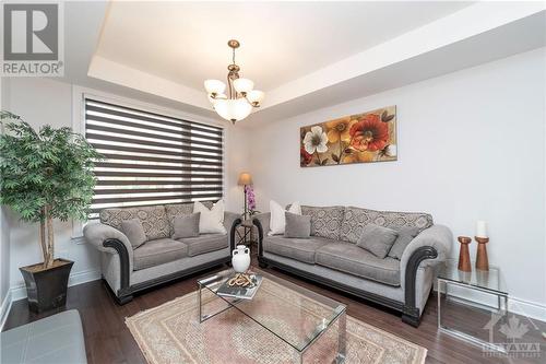 152 Finsbury Avenue, Ottawa, ON - Indoor Photo Showing Living Room