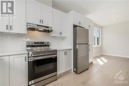 98 Pizzicato Street, Ottawa, ON - Indoor Photo Showing Kitchen