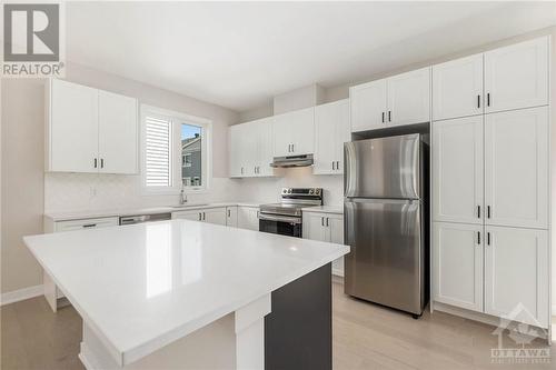 98 Pizzicato Street, Ottawa, ON - Indoor Photo Showing Kitchen With Upgraded Kitchen