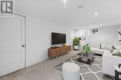 12 Onward Avenue, Kitchener, ON - Indoor Photo Showing Living Room