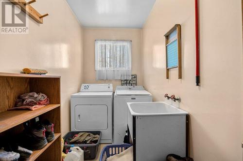 220 Adventure Road, Kelowna, BC - Indoor Photo Showing Laundry Room