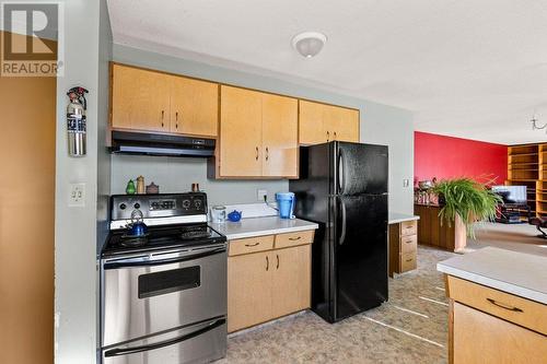 220 Adventure Road, Kelowna, BC - Indoor Photo Showing Kitchen