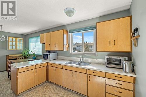 220 Adventure Road, Kelowna, BC - Indoor Photo Showing Kitchen With Double Sink