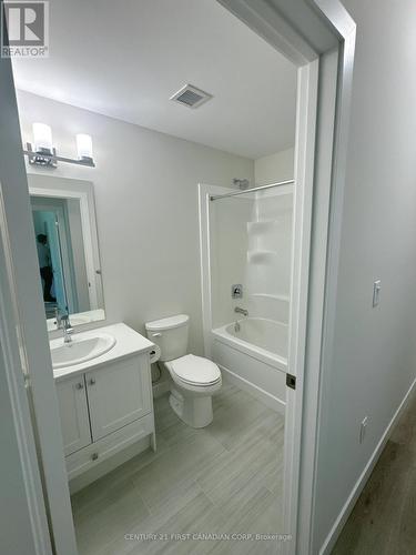 117 - 100 The Promenade, Central Elgin (Port Stanley), ON - Indoor Photo Showing Bathroom