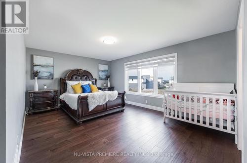 1464 Medway Park Drive, London, ON - Indoor Photo Showing Bedroom