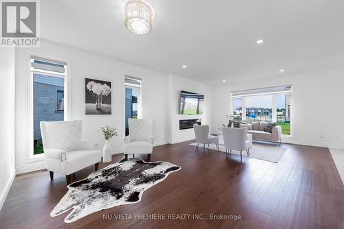 1464 Medway Park Drive, London, ON - Indoor Photo Showing Living Room