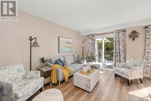 52 Penfound Drive, Clarington (Bowmanville), ON - Indoor Photo Showing Living Room