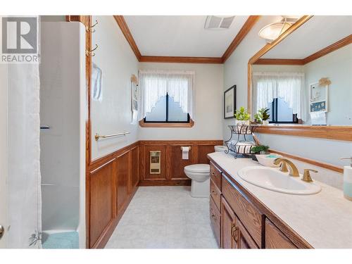 824 Ricker Road, Cawston, BC - Indoor Photo Showing Bathroom