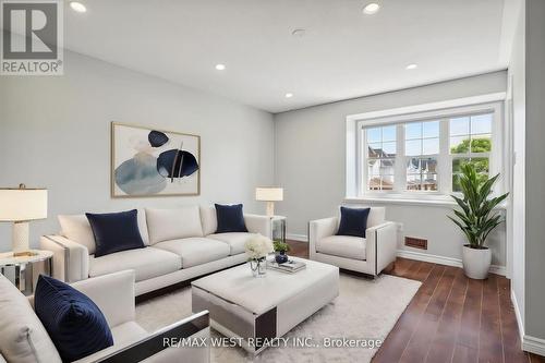 22 Toscana Drive, Whitby (Taunton North), ON - Indoor Photo Showing Living Room