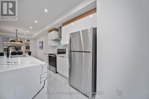 16 Calloway Way, Whitby (Downtown Whitby), ON - Indoor Photo Showing Kitchen With Stainless Steel Kitchen