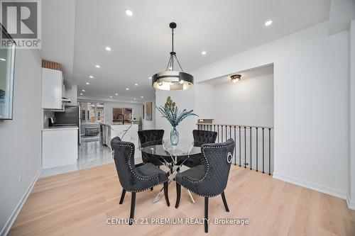 16 Calloway Way, Whitby (Downtown Whitby), ON - Indoor Photo Showing Dining Room